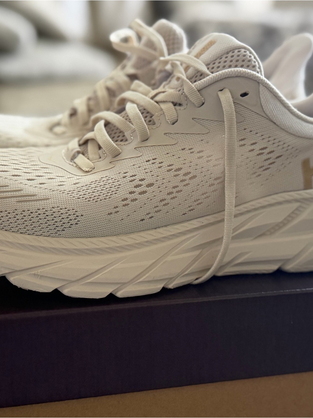 Hoka One One  Clifton Men’s Size 9 Running Shoes - Cream/White